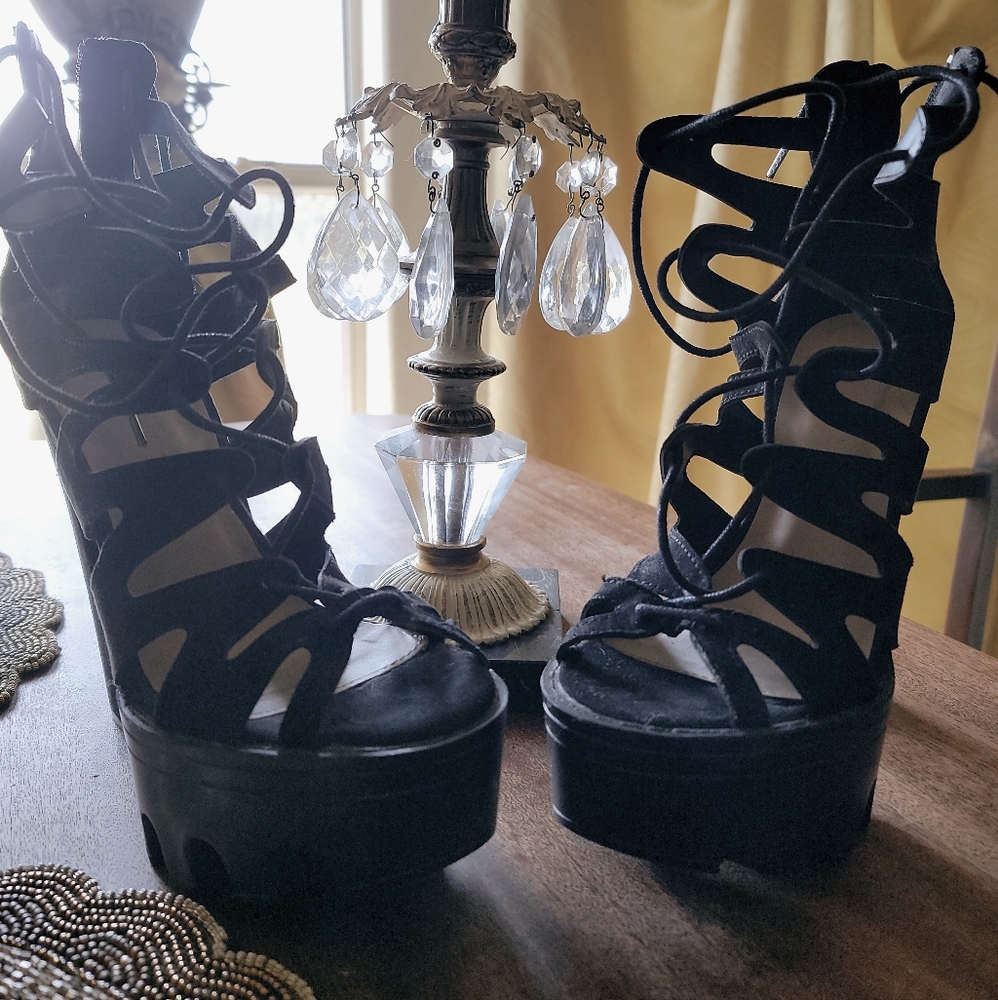NWOT Wild Diva Lounge Caged Lug Sole Platform Chunky Heel